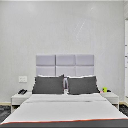 Hotel Unicorn, 수라트 외부 사진