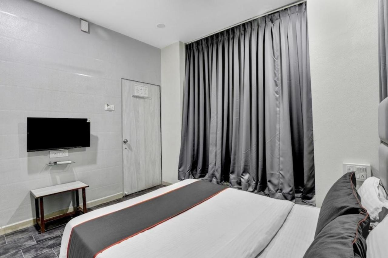 Hotel Unicorn, 수라트 외부 사진