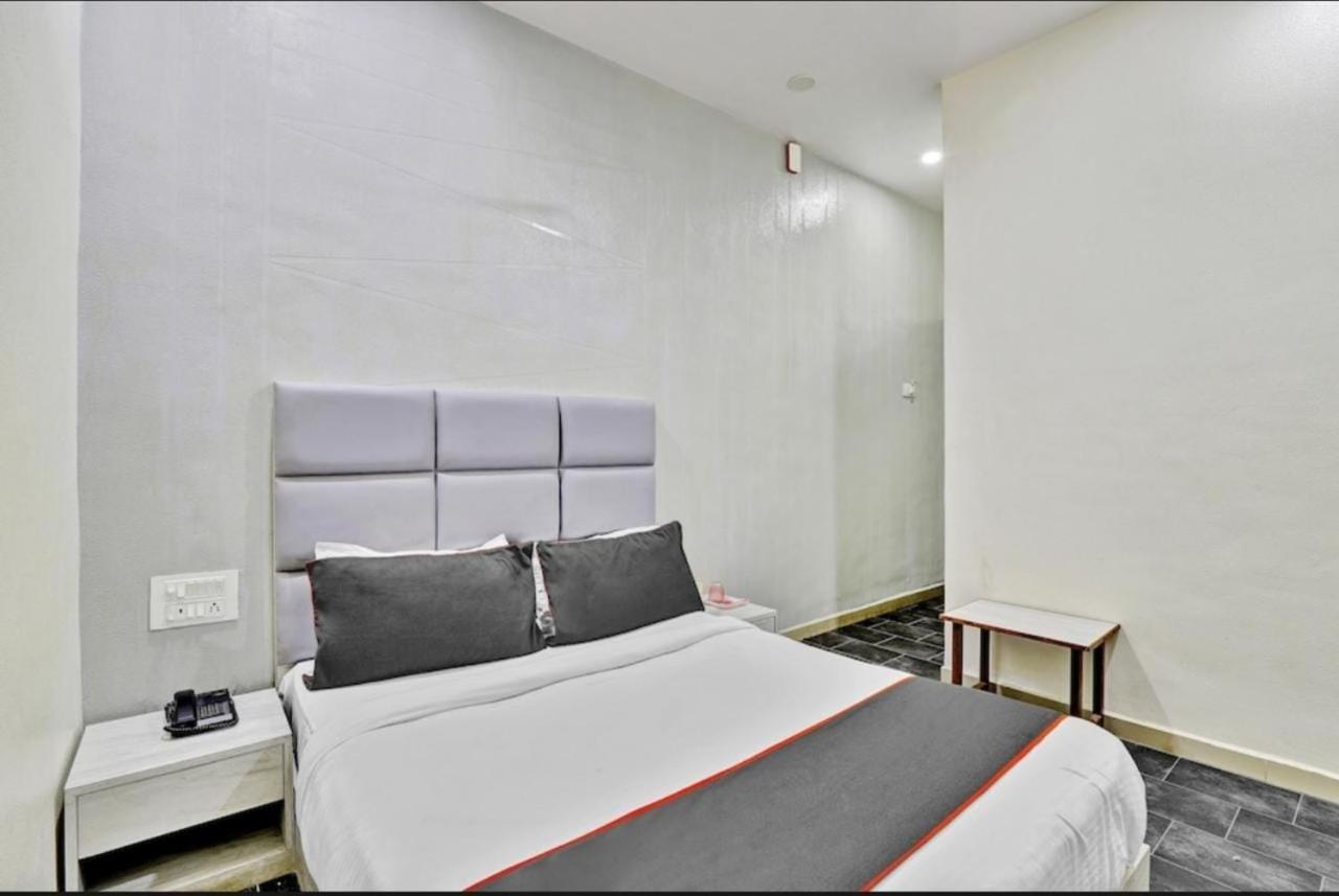 Hotel Unicorn, 수라트 외부 사진